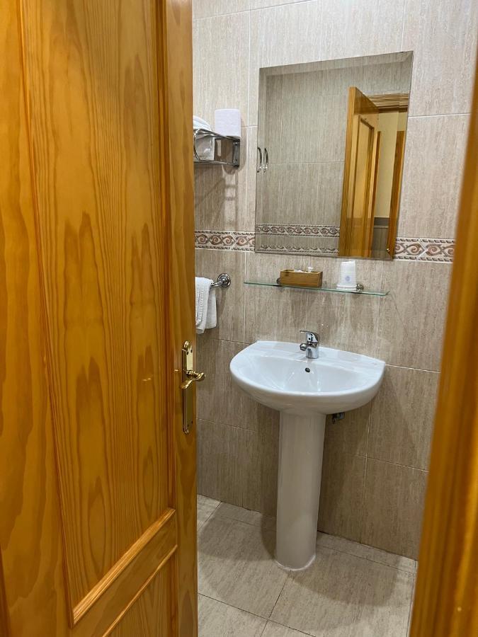 Hostal 82 Olías del Rey المظهر الخارجي الصورة