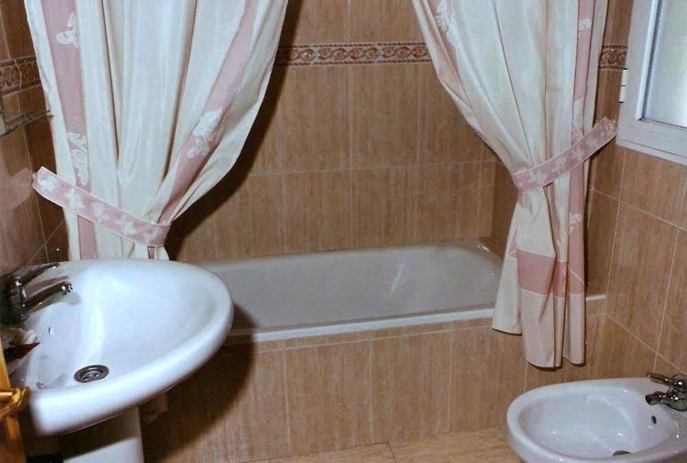 Hostal 82 Olías del Rey المظهر الخارجي الصورة